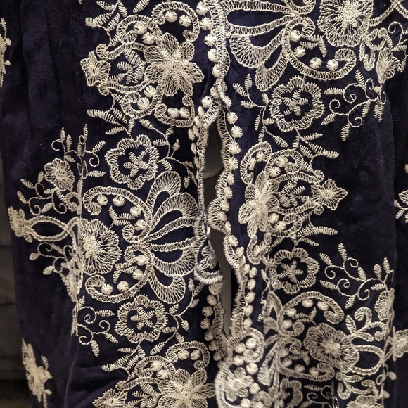 Venus and Green Envelope skirt and shirt both M NWOT - Picture 3 of 6